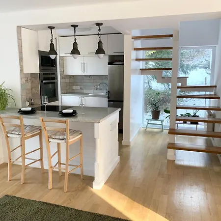 Villa Haz A Pilisben - Mokus Csalad A Kertben Pilisszentlaszlo