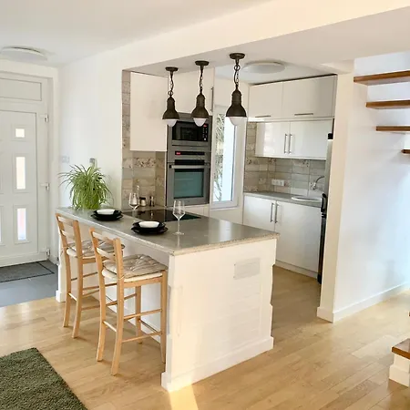 Haz A Pilisben - Mokus Csalad A Kertben Pilisszentlaszlo